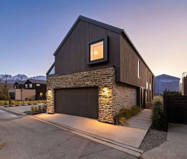 Stunning 4BR Jacks Point home - Photo 1