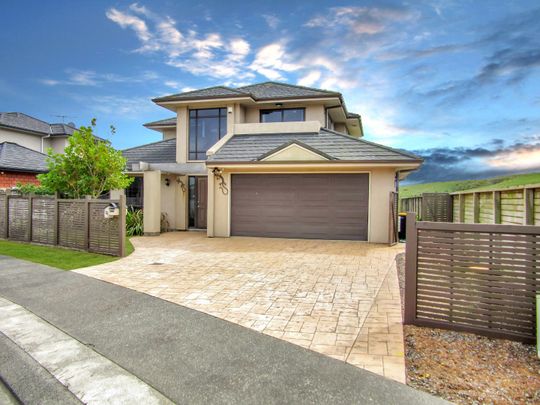 16 Silverpine Avenue, Woodridge - Photo 1