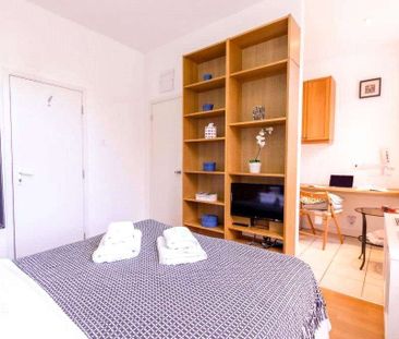 SHORT LET WITH NO DEPOSIT - A selection of modern studio apartments... - Photo 4