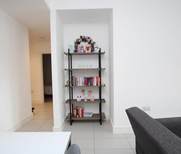 Stunning two bedroom apartment in central location. Furnished! - Photo 1