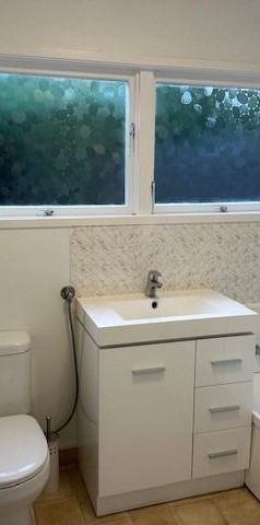 Cosy two bedroom unit in Northcote - Photo 1