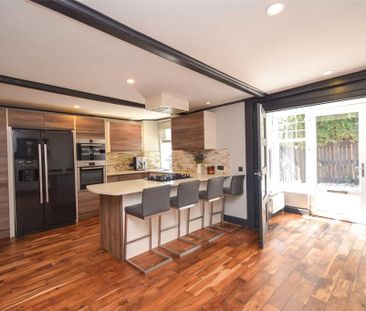 4 bedroom semi-detached house to rent - Photo 4