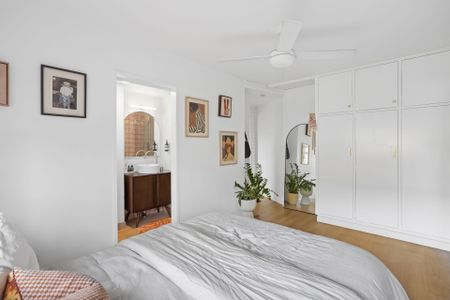 Boutique Apartment with Light-Filled Living and Modern Comforts - Photo 3