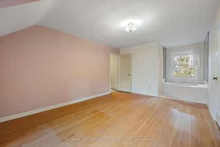 Detached Home For Lease | W8030076 - Photo 3