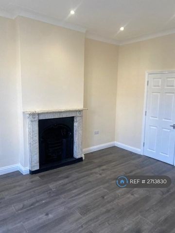 3 bedroom end of terrace house to rent - Photo 2