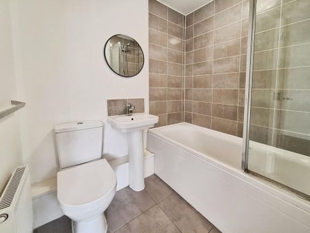 2 bedroom end of terrace house to rent - Photo 2