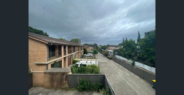 Private Room | Fully Furnished | Bills Included - Photo 1