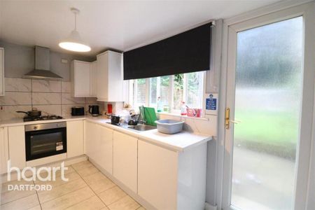 1 bedroom in a house share to rent - Photo 3