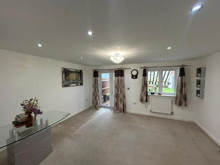 3 bedroom semi-detached house to rent - Photo 2