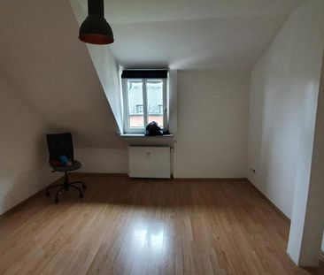 Gegenüber Aventis 2 ZKB teilmöbliert mit Küche und Waschmaschiene - Photo 1