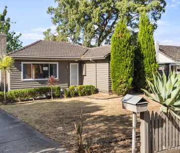 Classic Charm with Contemporary Comfort in the Heart of Ringwood - Photo 3