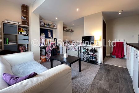 1 Bedroom Bedsit for rent in Midland Road - Photo 2