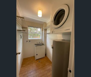 Peaceful apartment with 2 balconies & prime position - Photo 6