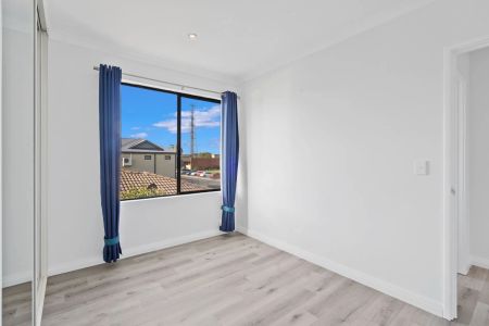 Charming 2-Bedroom Unit in Central Mandurah - Photo 2