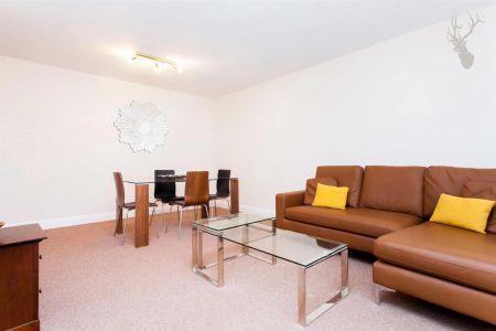 2 Bedroom Flat - Photo 2