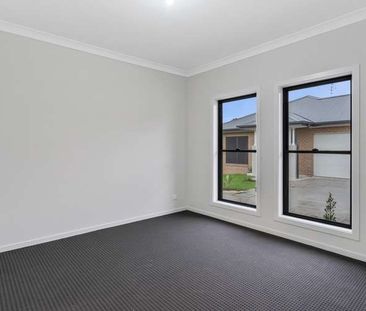 Low-maintenance villa in convenient location - Photo 2