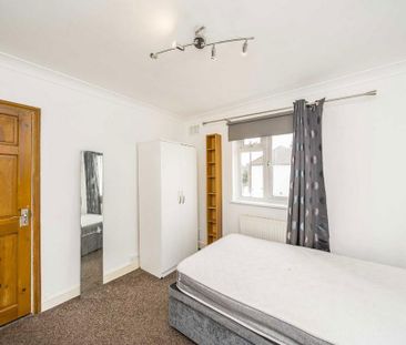 3 bedroom flat to rent - Photo 5