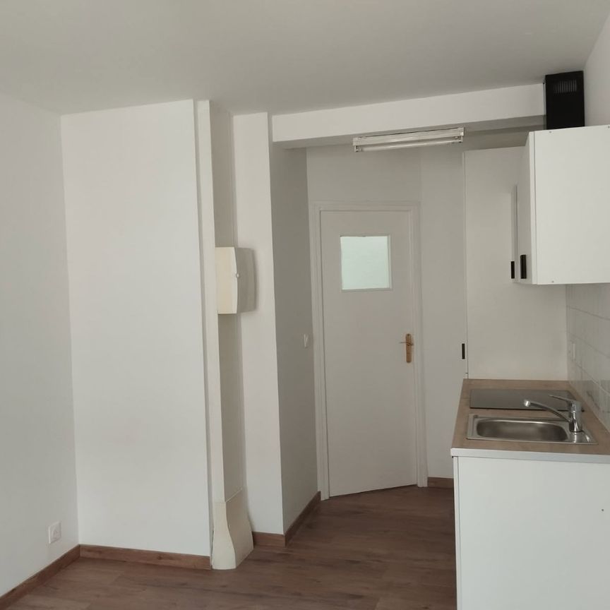 Location Appartement 1 pièce 18m² HAZEBROUCK 59190 - Photo 1