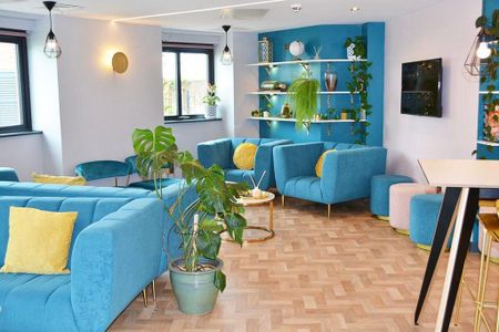 1 bedroom in a flat share to rent - Photo 5