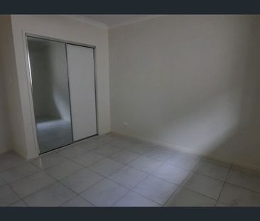 Brand New 4 Bedroom 2 Bathroom and 3rd separate toilet - Photo 2