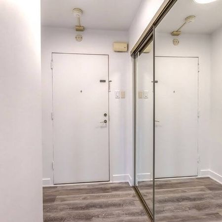 6800 Côte Saint Luc Road - Beautiful 3-Bedroom Apartment for Rent - Photo 4