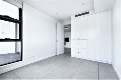 Luxury Living with Chatswood Convenience - Photo 1