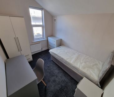 4 Bed Student Accommodation - Photo 4