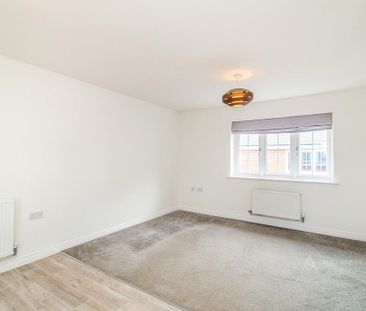 2 bedroom coach house to rent - Photo 2