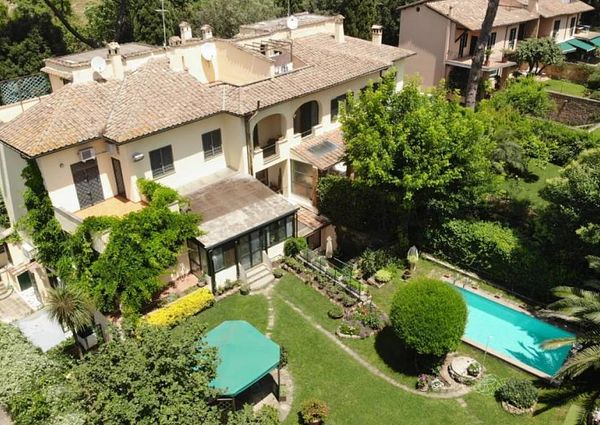 Appia Antica: Luxurious, fully furnished Villa with 5 Bedrooms, 5 baths, large private garden and swimming pool. Beautiful home is lush green setting close to the center. # 651