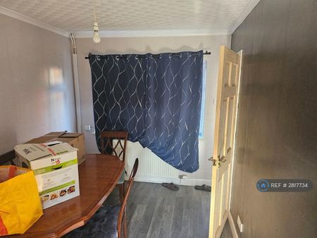 3 bedroom terraced house to rent - Photo 4