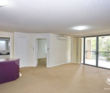 One bedroom apartment at heart of Toowong - Photo 2