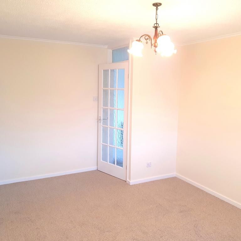 3 bedroom detached bungalow to rent - Photo 1
