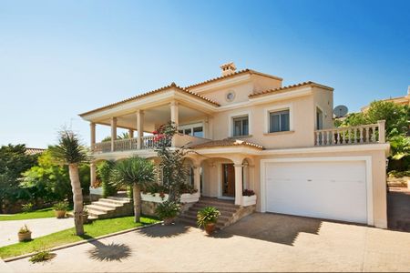 Elegant luxury villa with stunning sea views in Nova Santa Ponsa - Photo 4