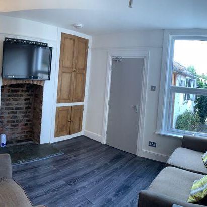 1 bedroom in a house share to rent - Photo 1