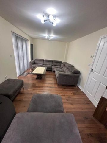 3 bedroom end of terrace house to rent - Photo 2