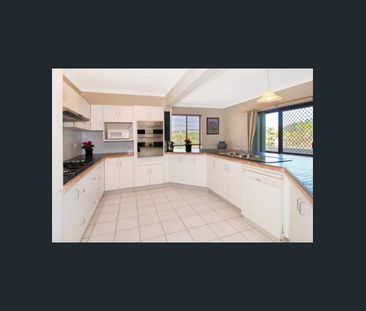 Grand Family Home! - Photo 5