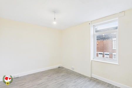 Tredworth Road, Tredworth, Gloucester - Photo 3