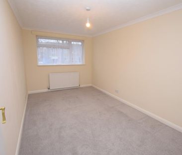 5 bedroom semi-detached house to rent - Photo 4