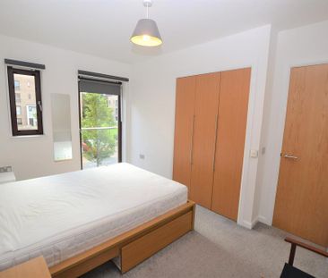 2 bedroom flat to rent - Photo 2