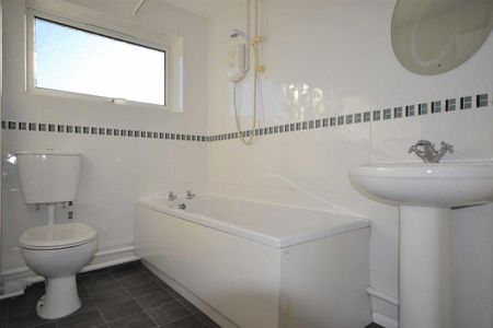 2 bedroom terraced house to rent - Photo 3