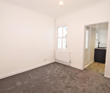 2 bedroom semi-detached house to rent - Photo 5