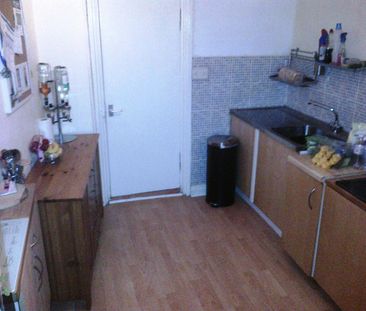 Terraced House to rent on - Photo 1