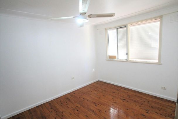 LOCATION !!! LOCATION !!! 4 BEDROOMS HOUSE IN QUIET STREET - SHORT TERM 6 MONTHS - Photo 1