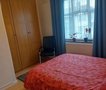 Room in a Shared Flat, Beehive Lane, IG4 - Photo 4