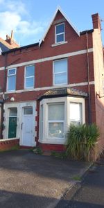 To Let 1 Bed Flat - Photo 3