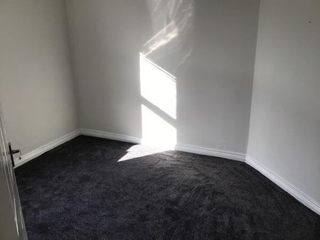 89 Ellis Street, Carrickfergus, BT38 8AZ - Photo 2