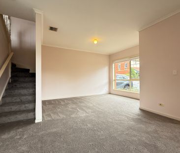 1 Scarborough Square, Mont Albert North - Photo 3