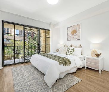 Modern Townhouse-Style Unit with Private Courtyard in Prime Location - Photo 1