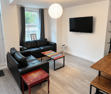 Ebberston Terrace, Hyde Park, Leeds, LS6 1AU - Photo 2