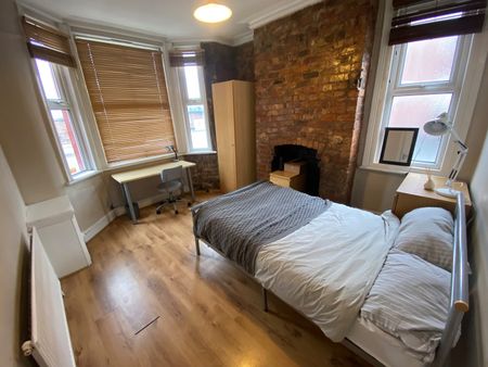 4 Bed Terraced House, Moseley Road, M14 - Photo 5